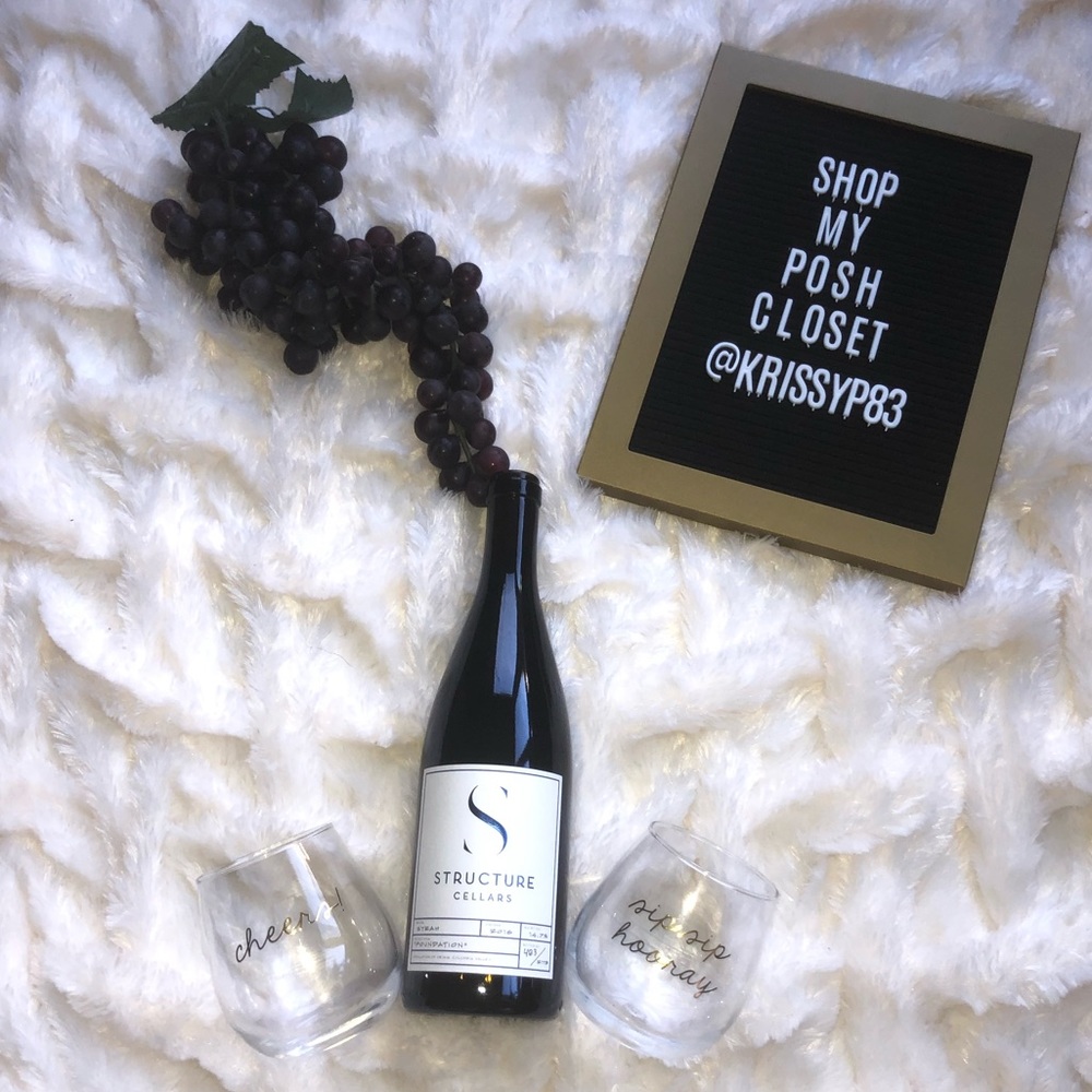 A set of 2 stemless wine glasses